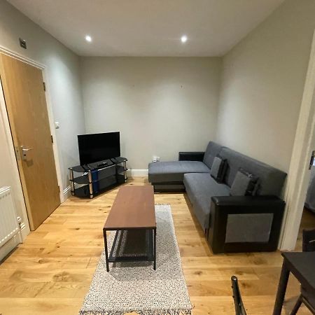 Lovely 1 Bedroom Apartment With On Street Parking Londres Exterior foto