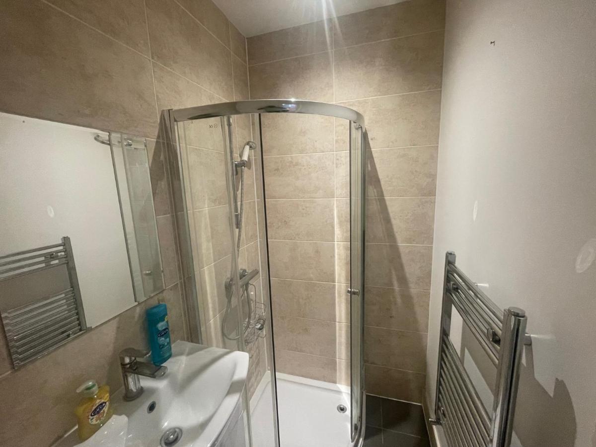 Lovely 1 Bedroom Apartment With On Street Parking Londres Exterior foto