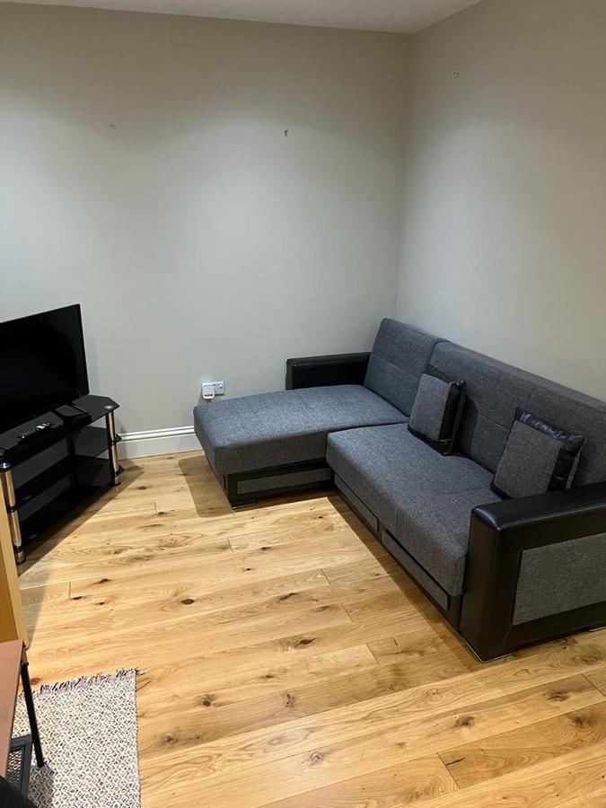 Lovely 1 Bedroom Apartment With On Street Parking Londres Exterior foto